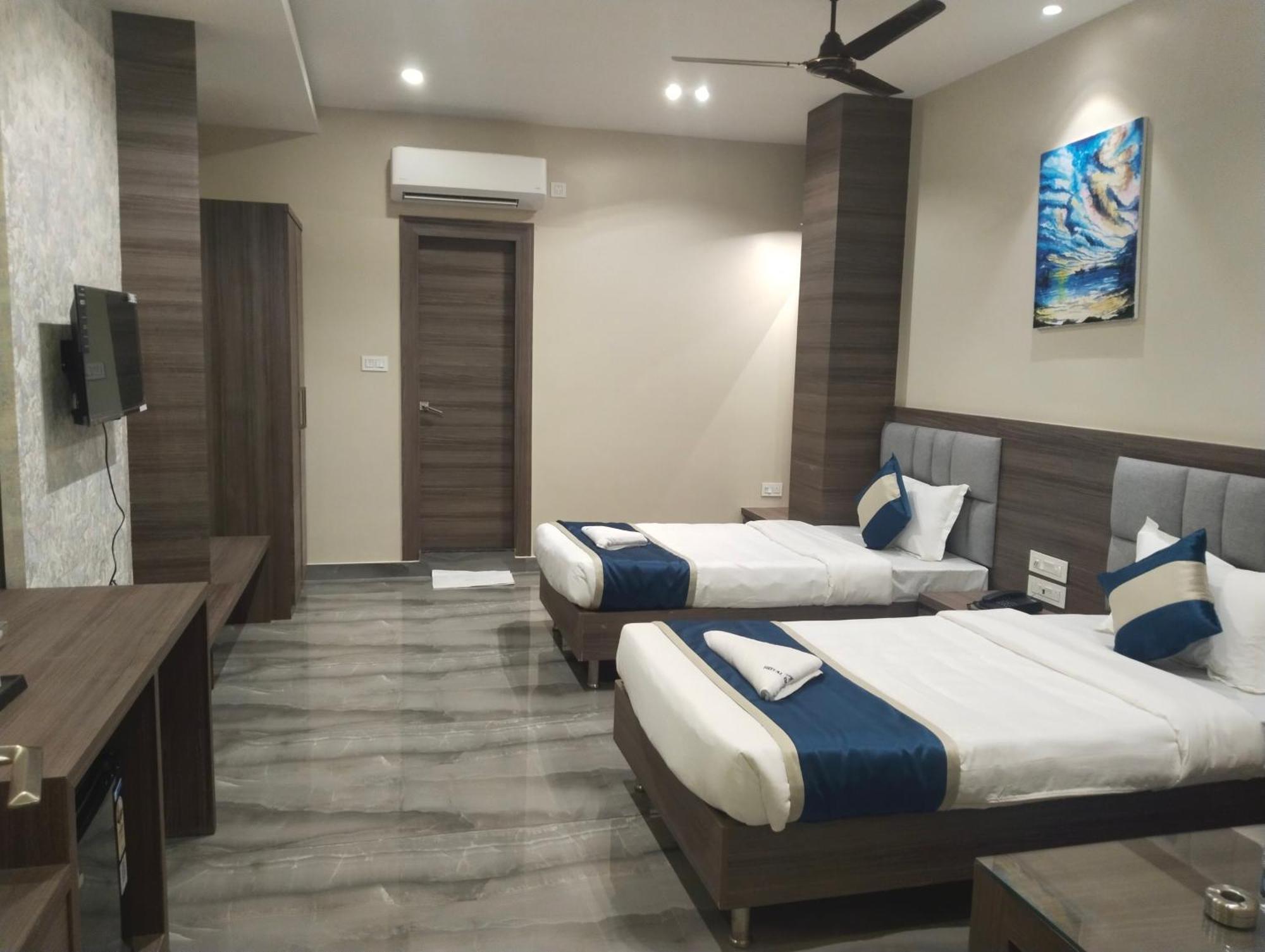 Hotel Dolly สิริกุรี ภายนอก รูปภาพ