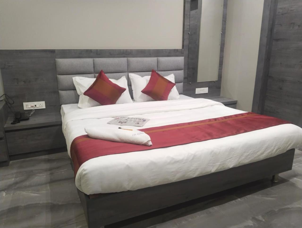 Hotel Dolly สิริกุรี ภายนอก รูปภาพ
